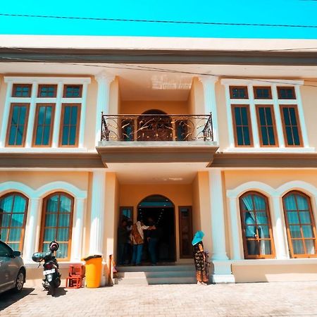 Bluefire Homestay Syariah Banyuwangi  Exterior photo