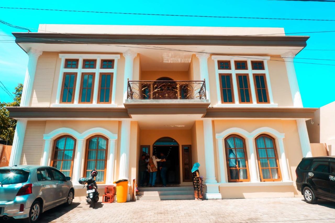 Bluefire Homestay Syariah Banyuwangi  Exterior photo